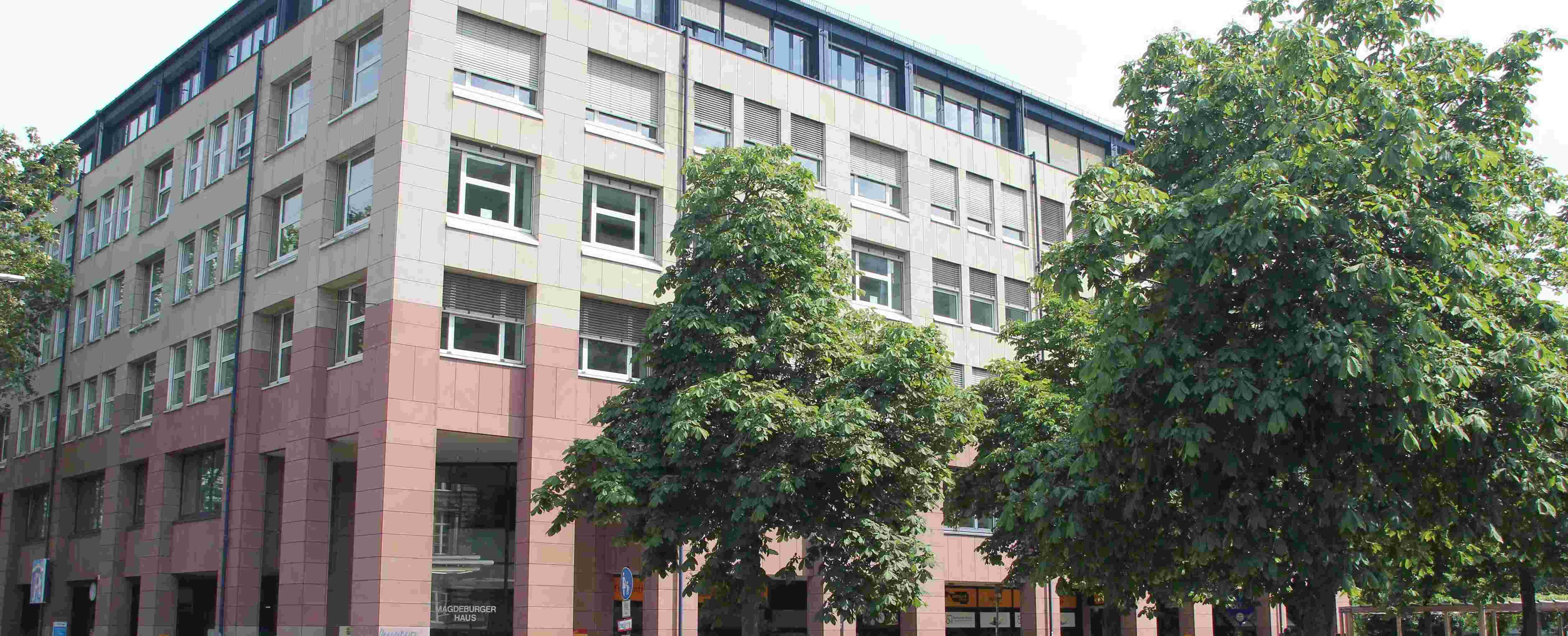 Bild zeigt das Seminargebäude in der Kaiserallee 11